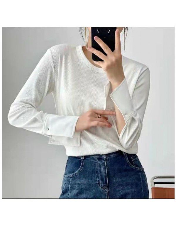 Recommended white round-neck long-sleeved shirt sl...