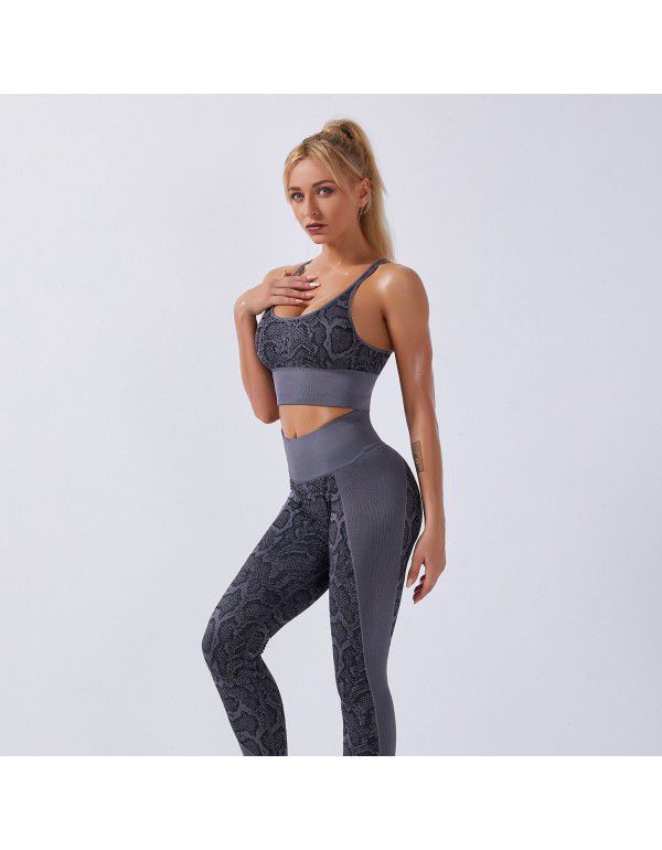 Spot Brand Quality Leopard Print Seamless Sports Yoga Set Popular Moisture Absorbing and Sweatwicking Fitness Suit